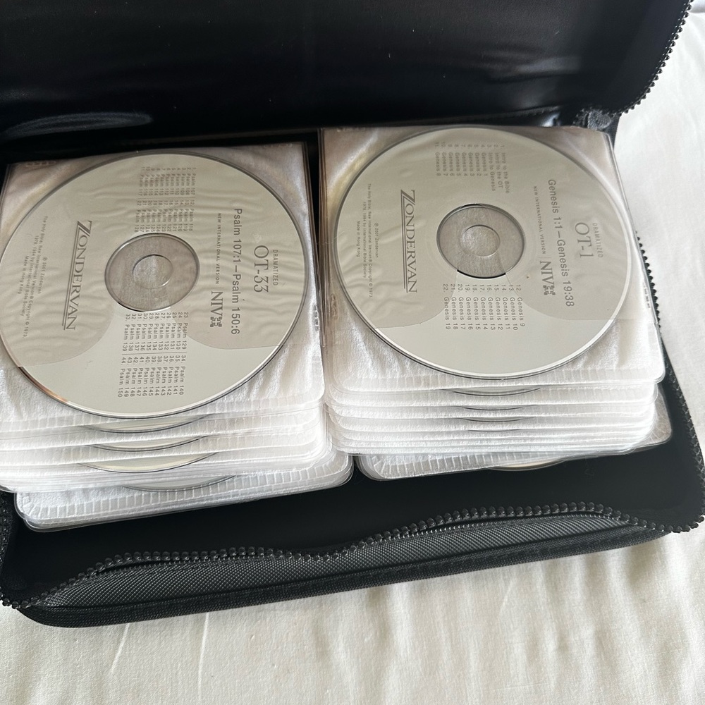 NIV Audio Bible 64 Cd Old and New Testament - Picture 6 of 7